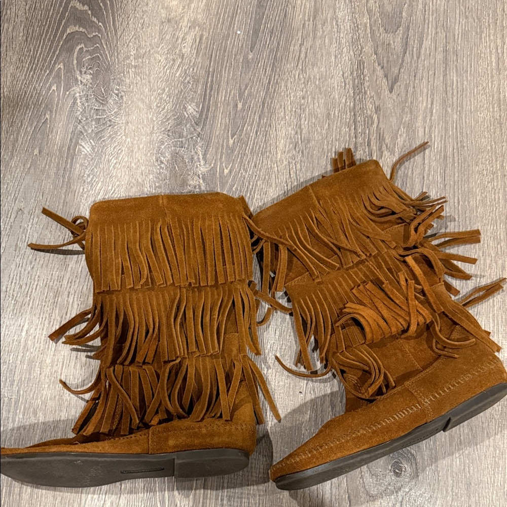 Minnetonka Brown Fringed Moccasin Boots - Picture 5 of 6